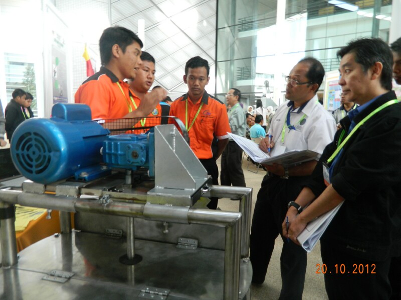 ACADREX2012 - 32 ACADREX2012 - 32